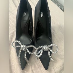 Zara heels with bows!🖤